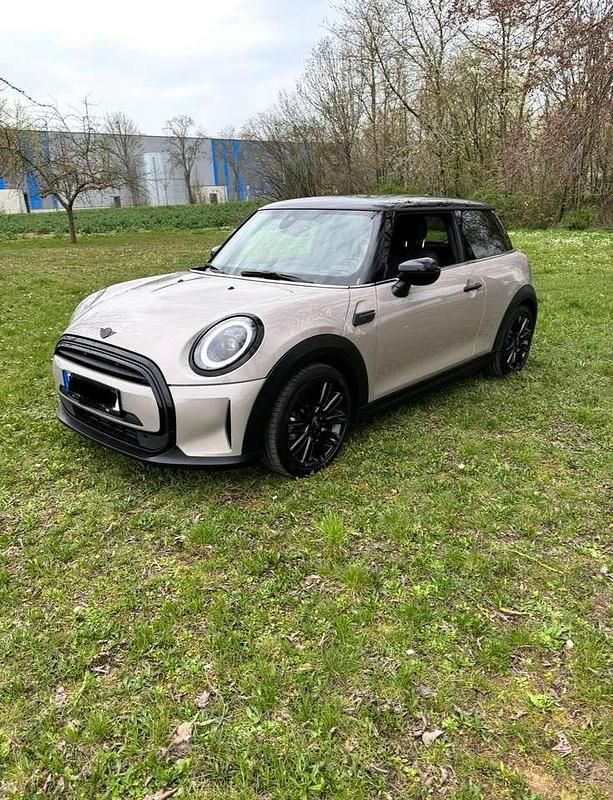 Grau Gebraucht 2023 Mini Cooper Kleinwagen | 21.750 € (Fairer Preis) - Bild 1/4