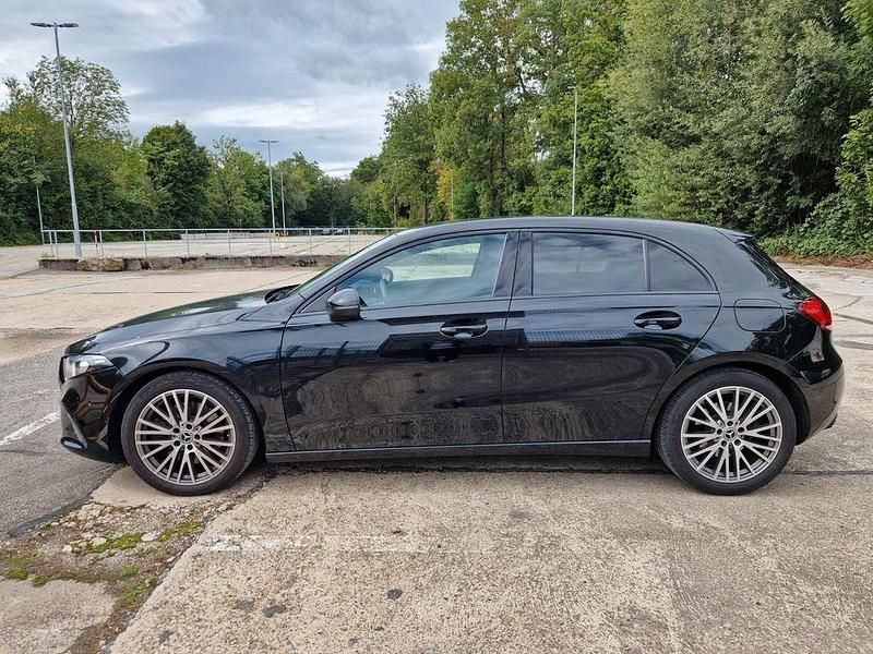 Schwarz Gebraucht 2022 Mercedes A250 Night Limousine | 33.600 € (Fairer Preis) - Bild 1/4