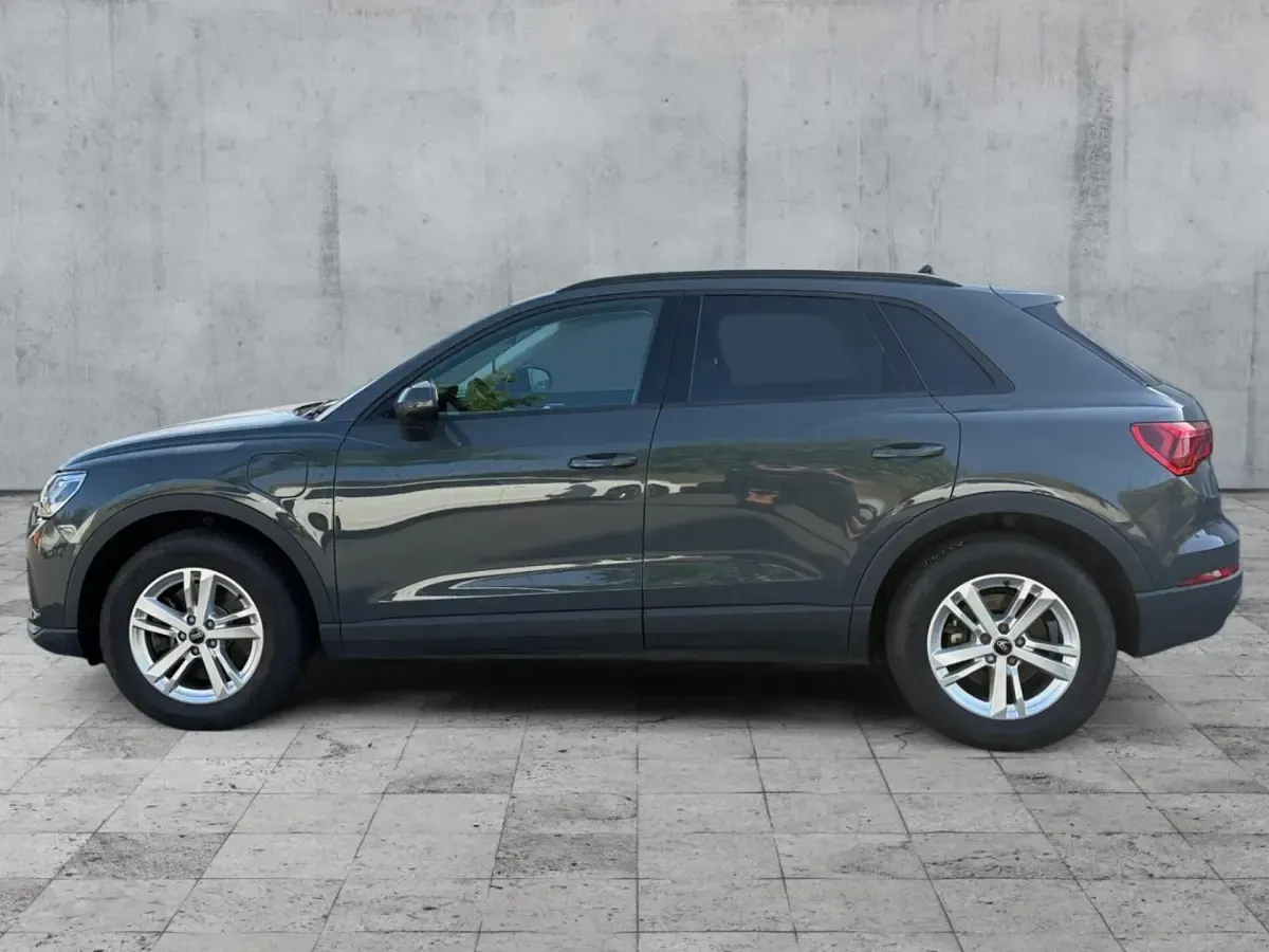 Gebraucht Audi Q3 Basis 245 PS (180 kW) 2022 Nanograu metallic SUV