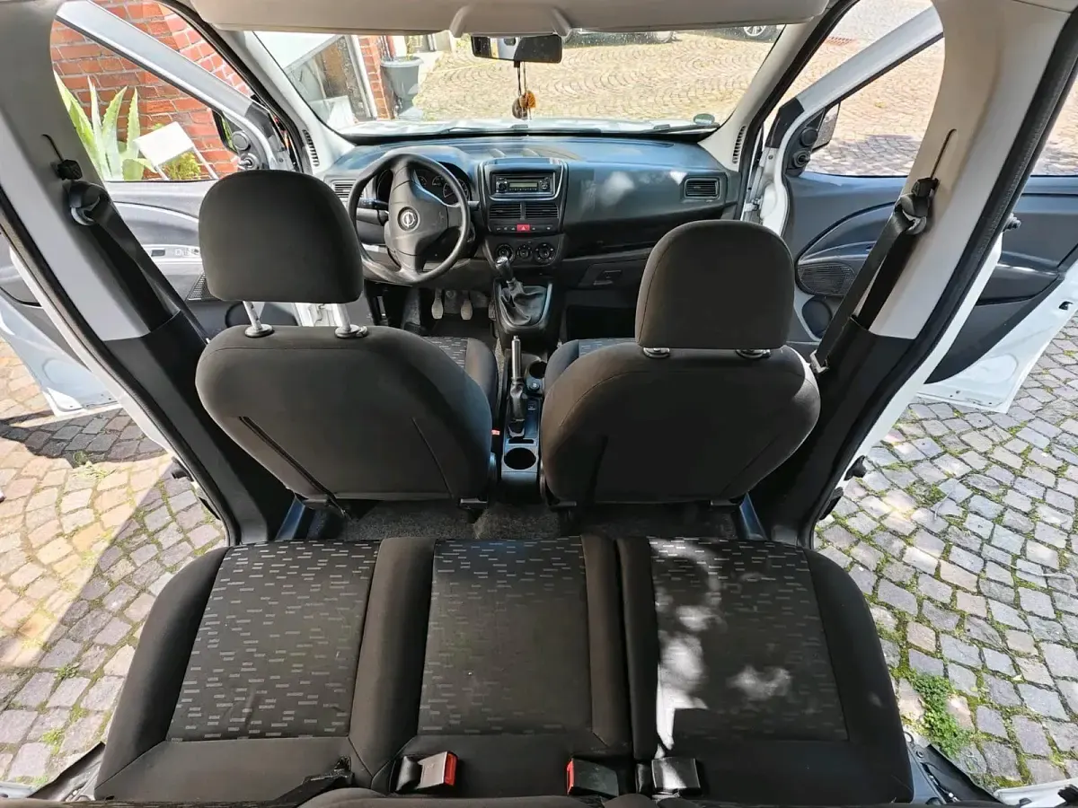 Gebraucht Opel Combo 105 PS (77 kW) 2012 Weiß Van / Kleinbus