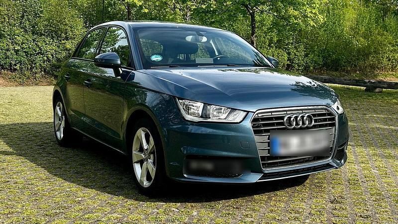 Blau Gebraucht 2018 Audi A1 Sportback Kleinwagen | 13.000 € (Guter Preis) - Bild 1/4