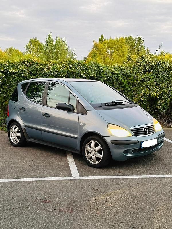 Blau Gebraucht 2002 Mercedes A160 Kleinwagen | 1.950 € (Fairer Preis) - Bild 1/4
