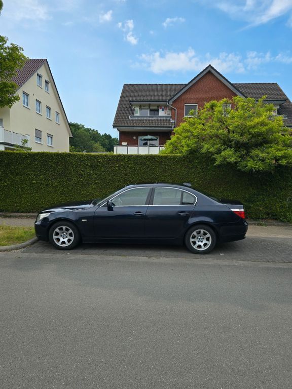 Blau Gebraucht 2003 BMW 520 Limousine | 3.500 € (Superpreis) - Bild 1/4