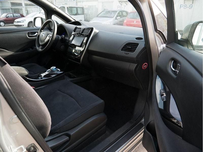 Second-hand Nissan Leaf 80 kW (109 CP) 2015 Argintiu Hatchback