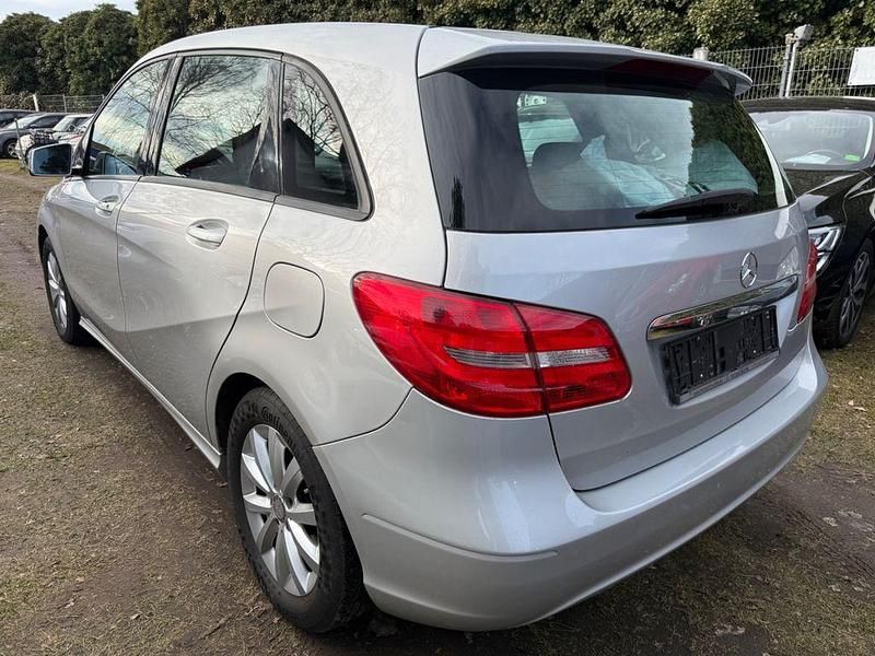 Gebraucht Mercedes B200 156 PS (114 kW) 2012 Silber Van / Kleinbus