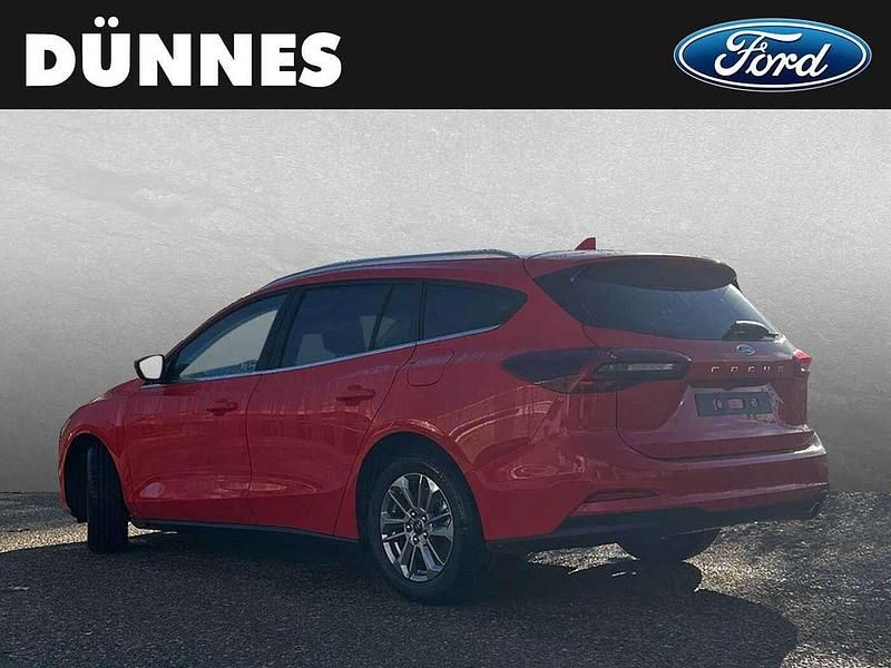 Neu Ford Focus Titanium 155 PS (114 kW) 2025 Rot Kombi