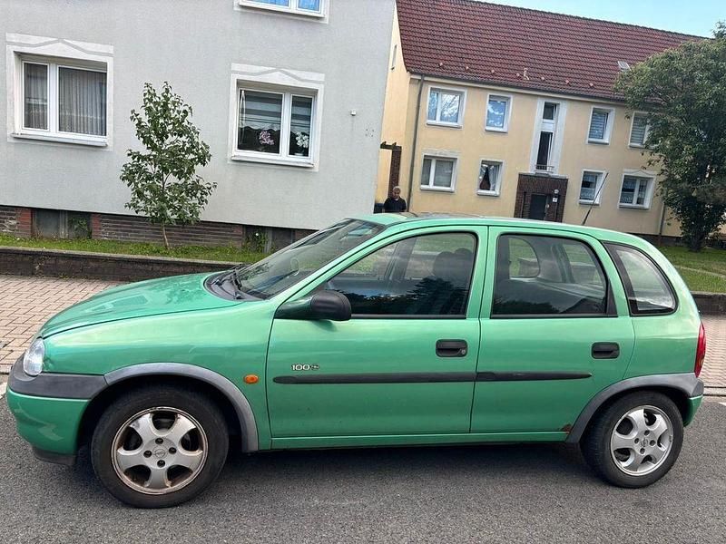 Grün Gebraucht 1999 Opel Corsa Edition Limousine | 980 € (Guter Preis) - Bild 1/3