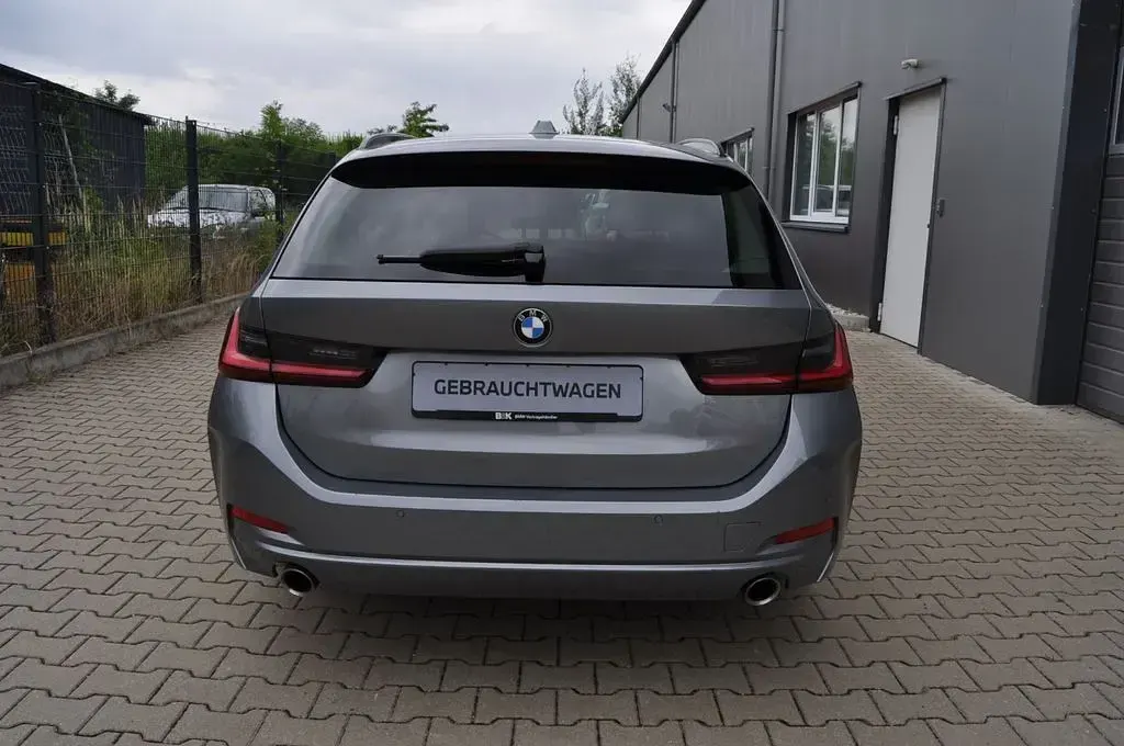 Gebraucht BMW 318 156 PS (114 kW) 2024 Grau Kombi