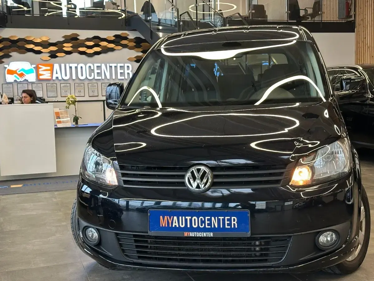 Second-hand VW Caddy Maxi 102 CP (75 kW) 2011 Negru Monovolum