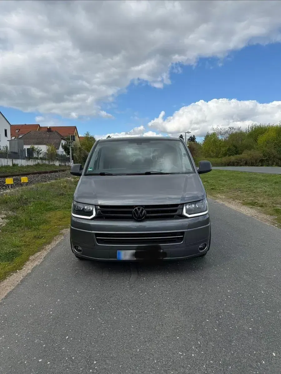 Gebraucht VW Multivan 179 PS (131 kW) 2010 Grau Van / Kleinbus