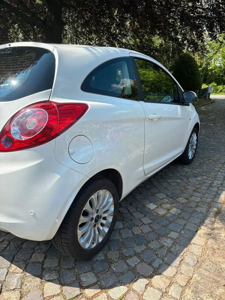 Gebraucht Ford Ka 69 PS (50 kW) 2016 Weiß Kleinwagen