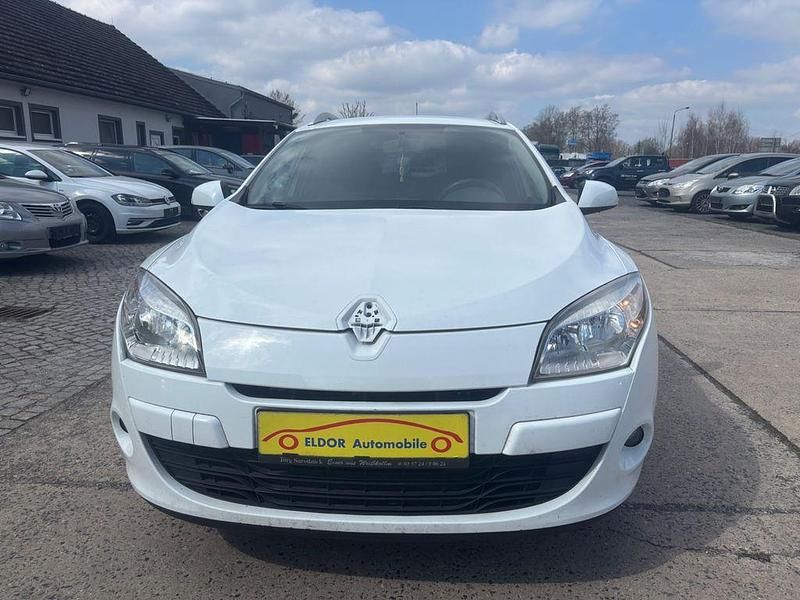 Gebraucht Renault Mégane III Expression 101 PS (74 kW) 2011 Weiß Limousine
