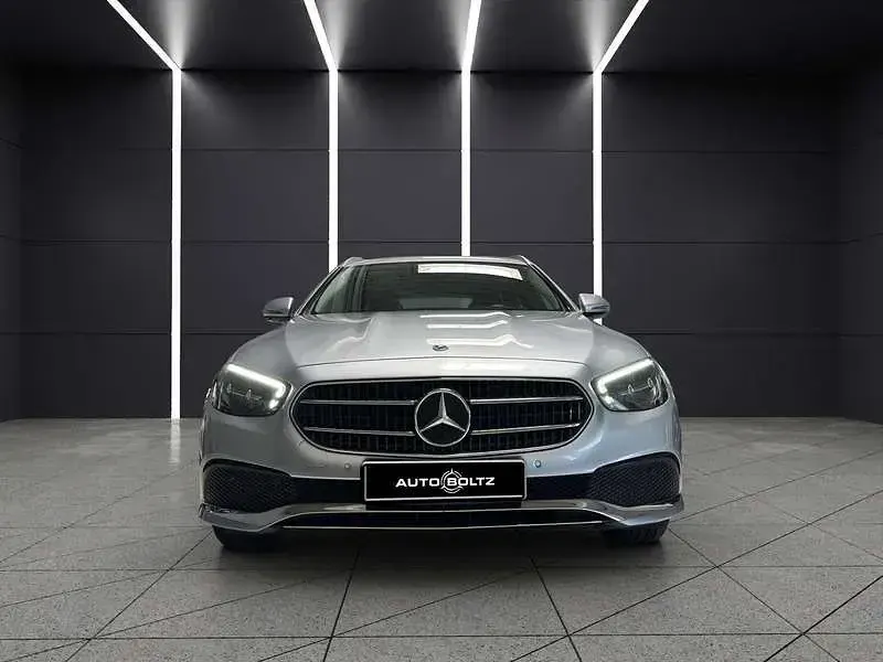 Gebraucht Mercedes E220 Avantgarde 200 PS (147 kW) 2022 Silber Limousine