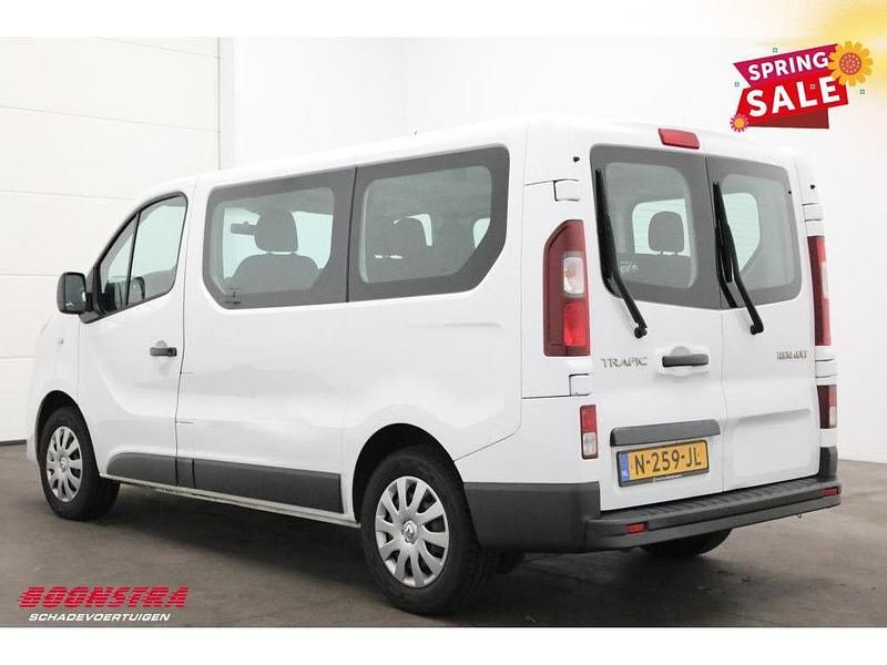 Second-hand Renault Trafic Expression 95 CP (69 kW) 2018 Alb Monovolum