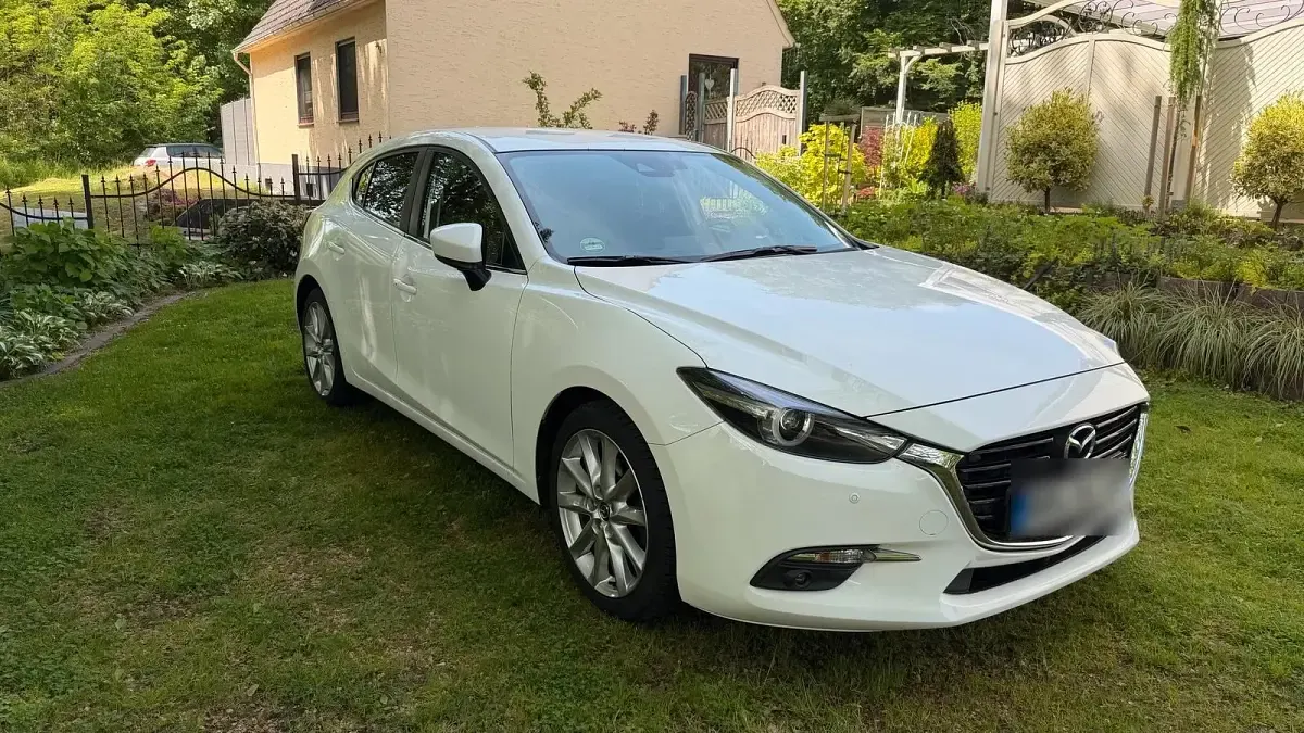 Gebraucht Mazda 3 Sports-Line 120 PS (88 kW) 2018 Weiß Limousine