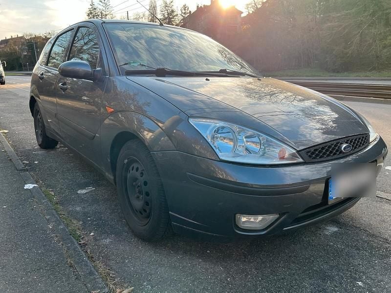 Gebraucht Ford Focus 100 PS (73 kW) 2002 Grau Limousine