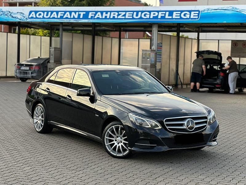 Schwarz Gebraucht 2013 Mercedes E350 Limousine | 9.799 € (Superpreis) - Bild 1/4