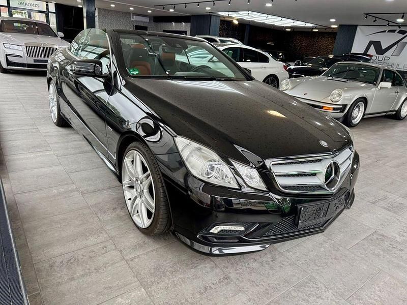 Schwarz Gebraucht 2011 Mercedes E500 Cabrio | 39.990 € - Bild 1/4
