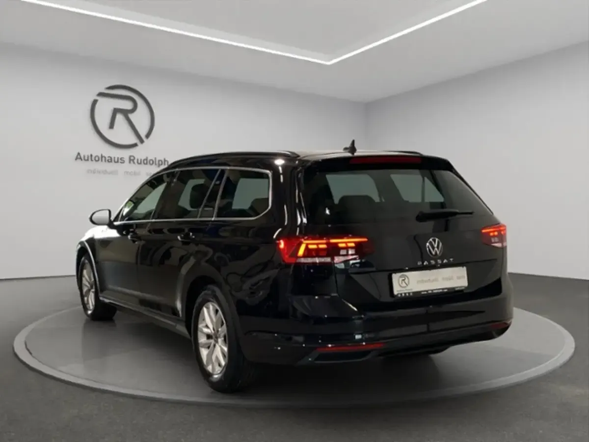 Gebraucht VW Passat Business 150 PS (110 kW) 2022 Deep black perleffekt Kombi