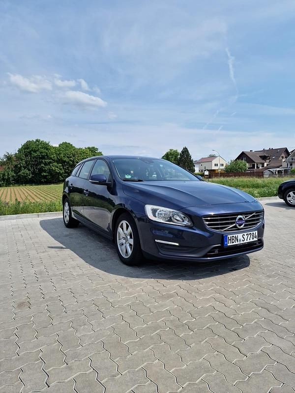Blau Gebraucht 2014 Volvo V60 Kombi | 9.650 € (Fairer Preis) - Bild 1/4