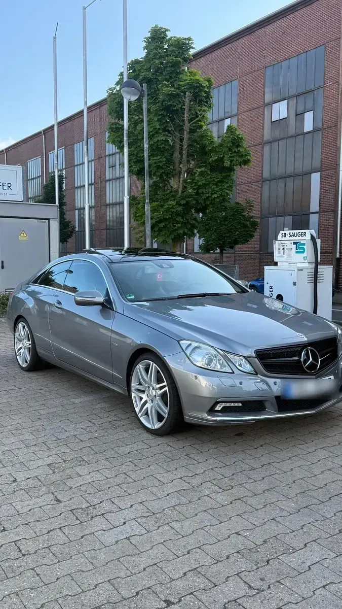 Gebraucht Mercedes E250 204 PS (150 kW) 2009 Grau Coupé