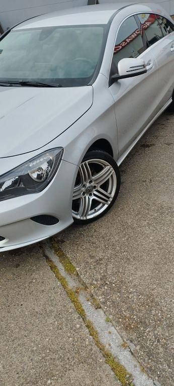 Silber Gebraucht 2017 Mercedes CLA180 Shooting Brake Kombi | 12.300 € (Guter Preis) - Bild 1/4