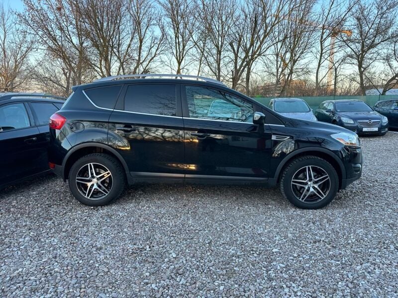 Używany Ford Kuga Trend 140 KM (102 kW) 2011 Czarny SUV