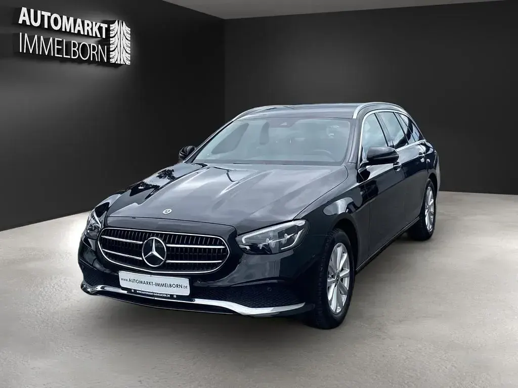 Gebraucht Mercedes E300 Avantgarde 272 PS (200 kW) 2022 Schwarz Kombi