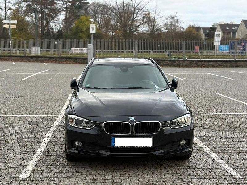 Schwarz Gebraucht 2014 BMW 320 Kombi | 12.499 € (Fairer Preis) - Bild 1/4