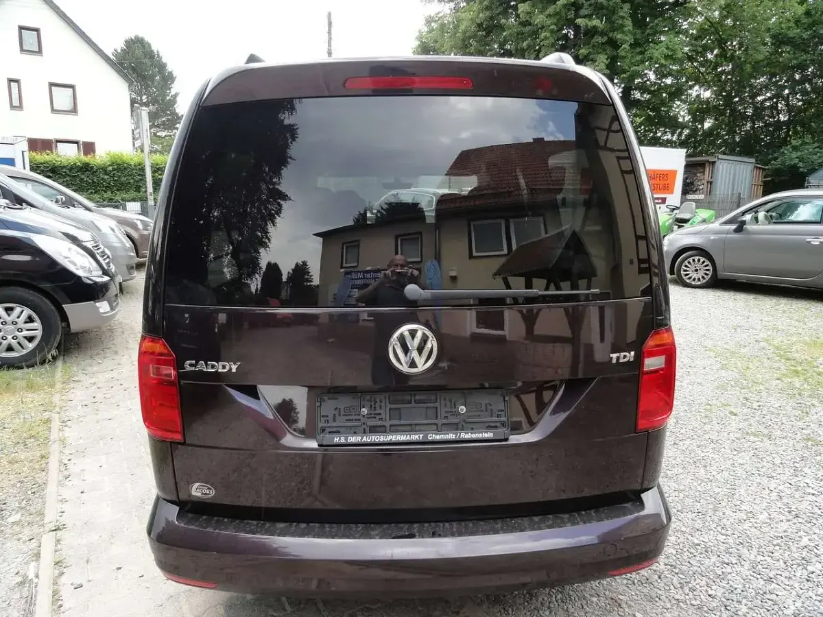 Gebraucht VW Caddy Maxi Trendline 102 PS (75 kW) 2017 Black berry metallic Van / Kleinbus