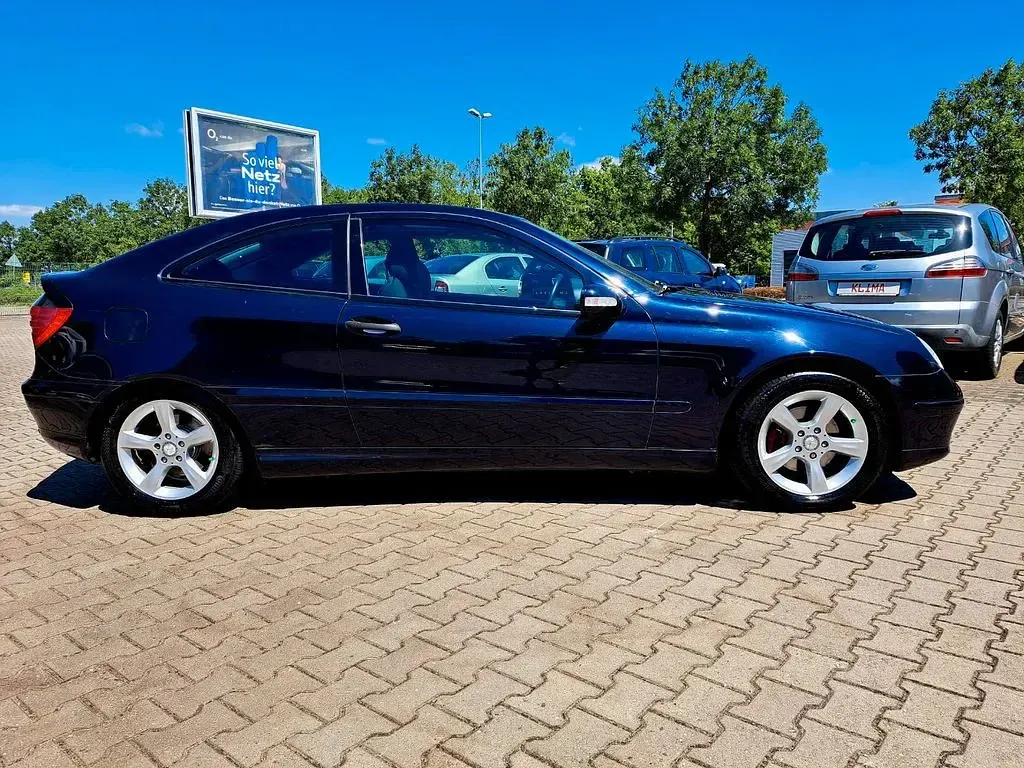 Gebraucht Mercedes C180 143 PS (105 kW) 2004 Blau