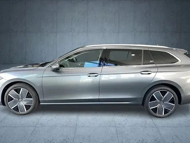 Gebraucht VW Passat IQ Drive 150 PS (110 kW) 2025 Grau Kombi