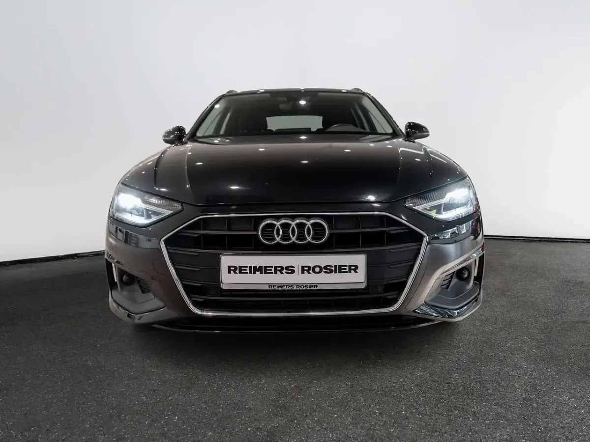 Gebraucht Audi A4 Basis 150 PS (110 kW) 2022 Schwarz Kombi