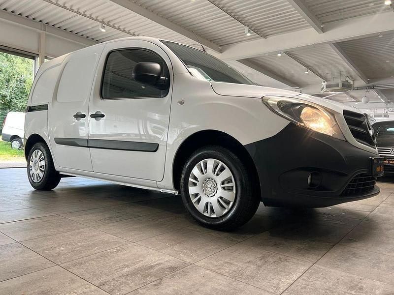 Weiß Gebraucht 2013 Mercedes Citan 109 Van / Kleinbus | 9.990 € (Etwas zu teuer) - Bild 1/4