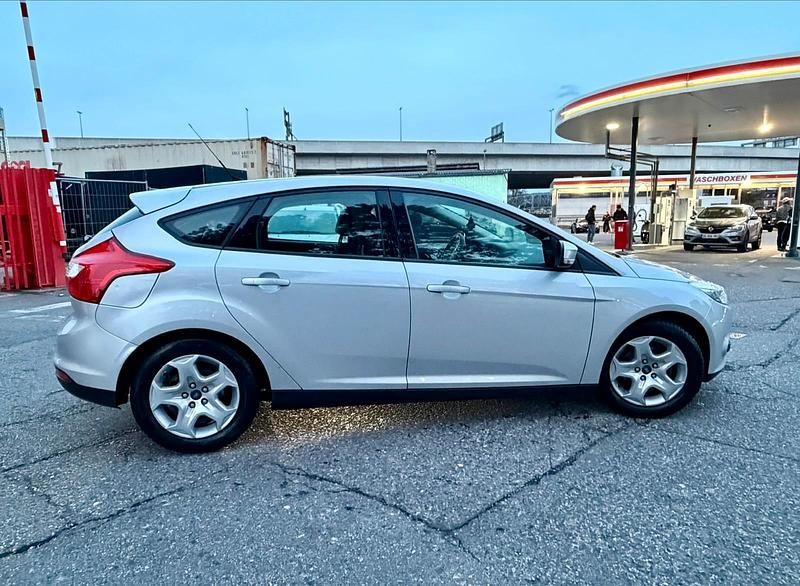 Gebraucht Ford Focus 125 PS (91 kW) 2011 Silber Kleinwagen