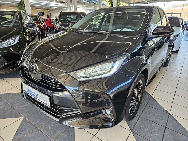 Mysticschwarz mica Neu 2024 Toyota Yaris Hybrid Team Kleinwagen | 24.990 € (Fairer Preis) - Bild 1/4
