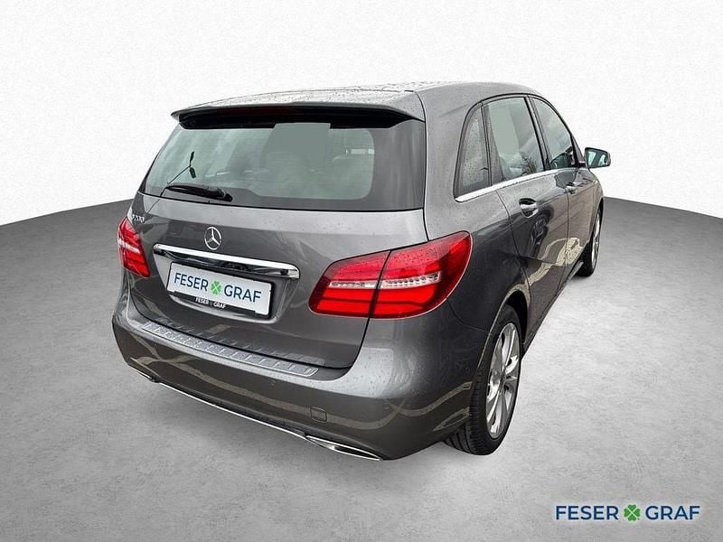 Gebraucht Mercedes B200 Style 156 PS (114 kW) 2018 Grau Van / Kleinbus
