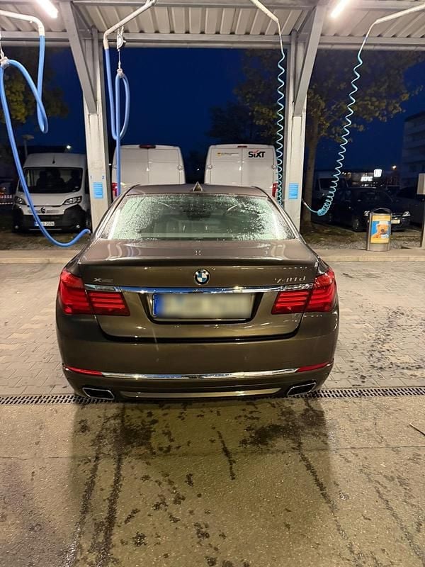 Second-hand BMW 740 303 CP (222 kW) 2014 Maro Berlinǎ