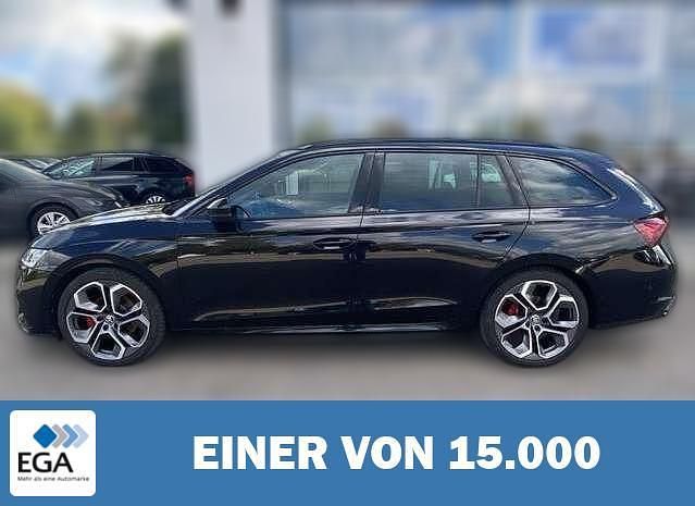 Schwarz metallic Gebraucht 2022 Skoda Octavia RS Kombi | 36.220 € (Teuer) - Bild 1/4