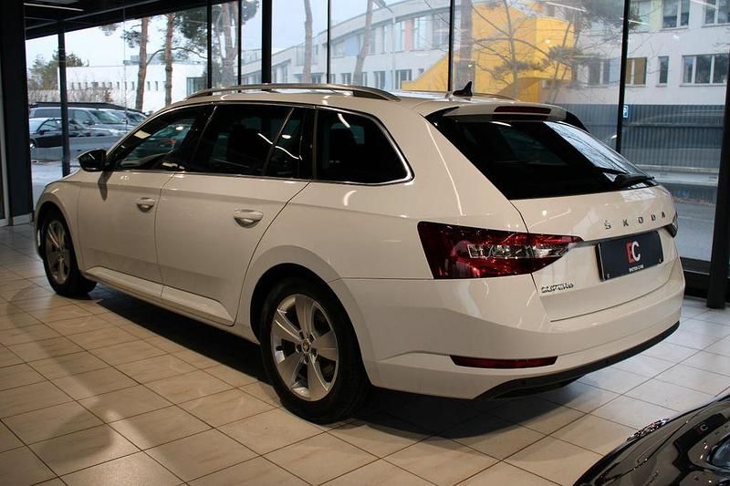 Gebraucht Skoda Superb 150 PS (110 kW) 2020 Weiß Kombi