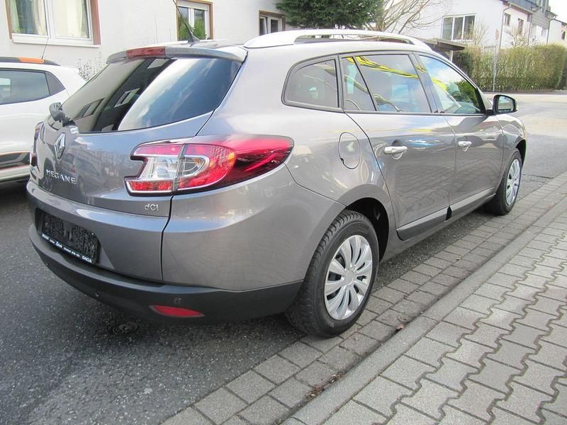 Gebraucht Renault Mégane III Dynamique 106 PS (77 kW) 2011 Grau Limousine