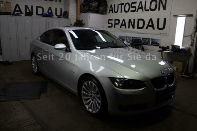 Silber metallic Gebraucht 2007 BMW 330 Coupé | 12.995 € (Fairer Preis) - Bild 1/4