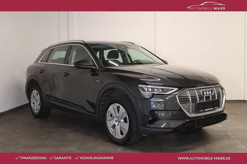 Grau Gebraucht 2020 Audi e-tron Comfort SUV | 22.900 € (Superpreis) - Bild 1/4