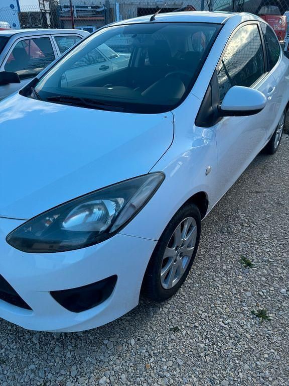 Gebraucht Mazda 2 Dynamic 90 PS (66 kW) 2010 Weiß Kleinwagen
