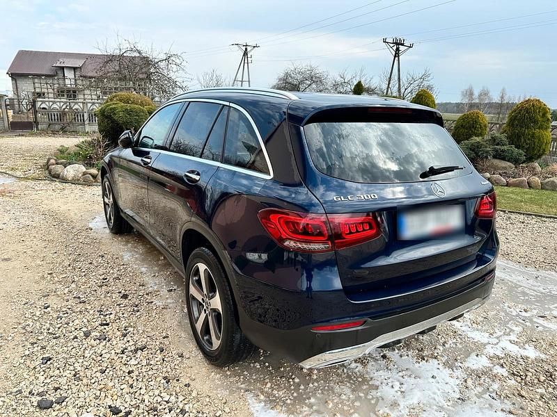 Gebraucht Mercedes GLC300 258 PS (189 kW) 2021 Blau SUV