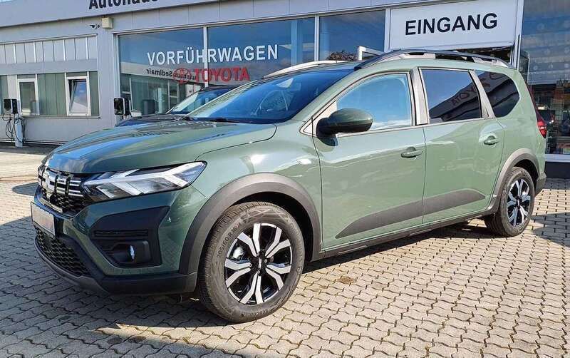 Safarigrün Gebraucht 2024 Dacia Jogger Expression Van / Kleinbus | 24.880 € (Guter Preis) - Bild 1/4