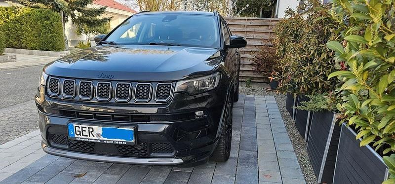 Gebraucht Jeep Compass Summit 241 PS (177 kW) 2022 Schwarz SUV
