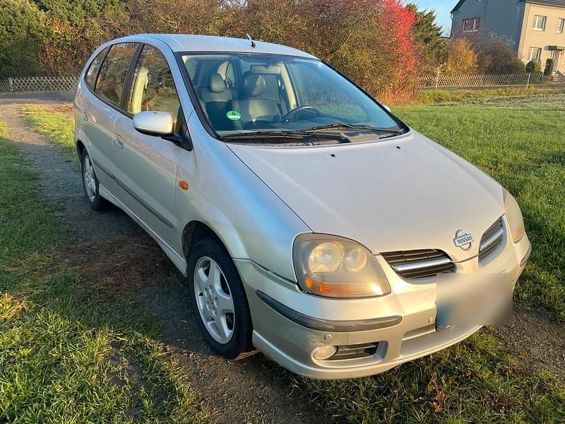Silber Gebraucht 2002 Nissan Almera Tino Van / Kleinbus | 2.100 € (Teuer) - Bild 1/4
