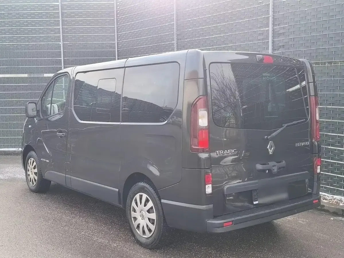Gebraucht Renault Trafic 125 PS (91 kW) 2016 Schwarz Van / Kleinbus