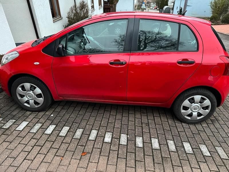 Gebraucht Toyota Yaris 87 PS (63 kW) 2008 Rot Kleinwagen